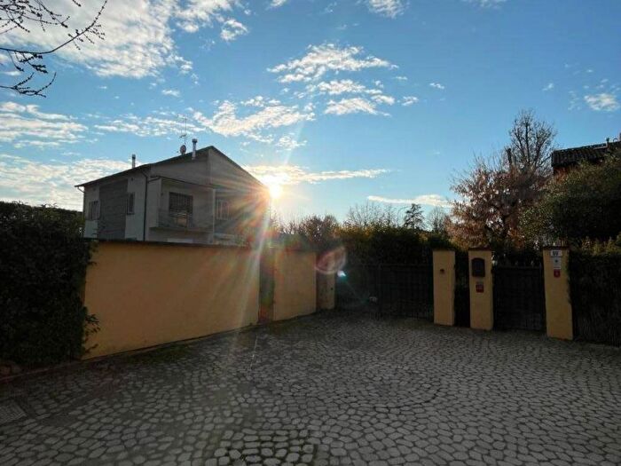 Casa con 5 locali in affitto in Stradello Paduli, Morane Contrada, Modena