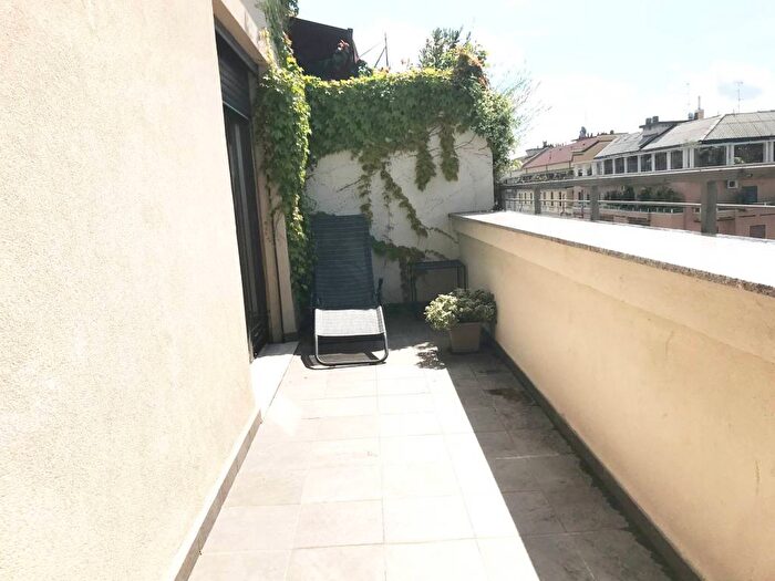 Appartamento bilocale in affitto in Via Carlo Crivelli, Quadronno Crocetta, Milano