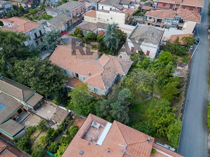 Casa con 10 locali in vendita in Via Francesco Crispi, Trecastagni