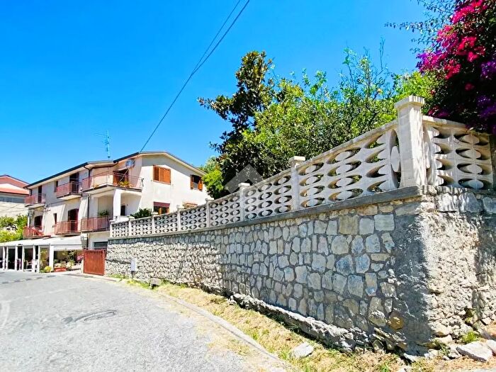 Casa con 6 locali in vendita in Via S Croce, Fuscaldo