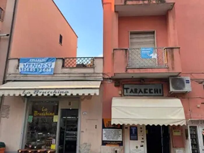 Appartamento con 5 locali in vendita in Piazza del Mercato, Nettuno