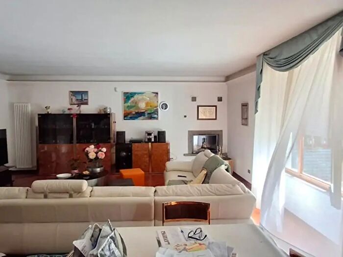 Appartamento con 6 locali in vendita in Grosseto