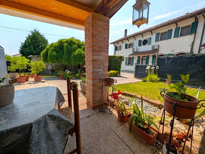 Casa quadrilocale in vendita in Via dei Molini, Cervarese Santa Croce