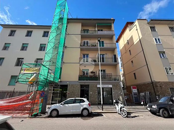 Appartamento trilocale in affitto in Viale Eleonora Duse, Firenze