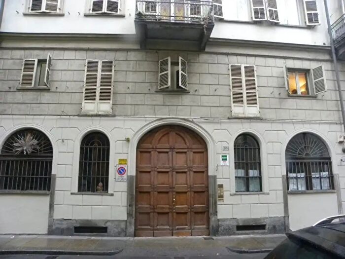 Appartamento bilocale in affitto in Via della Rocca, Torino