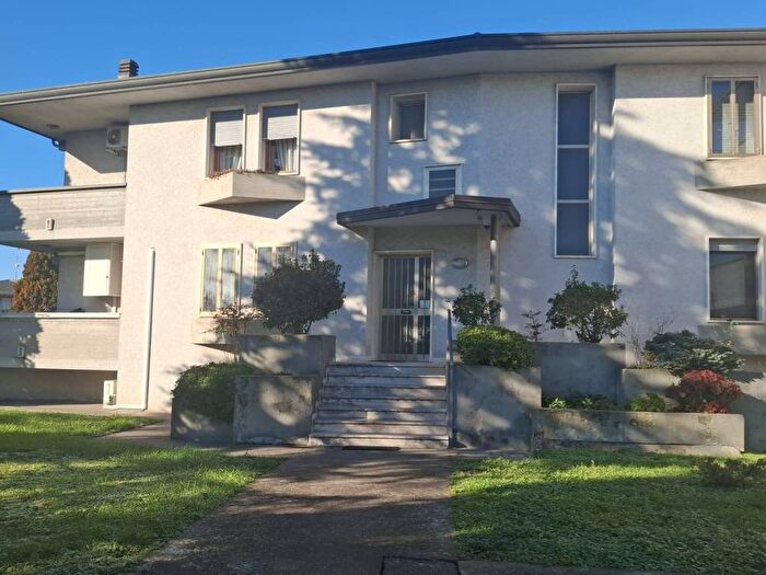 Appartamento trilocale in affitto in Via Aldo Moro, Centro, Tribano