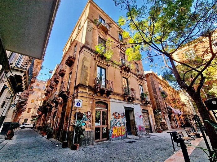 Appartamento con 5 locali in vendita in Via Viglia, Catania