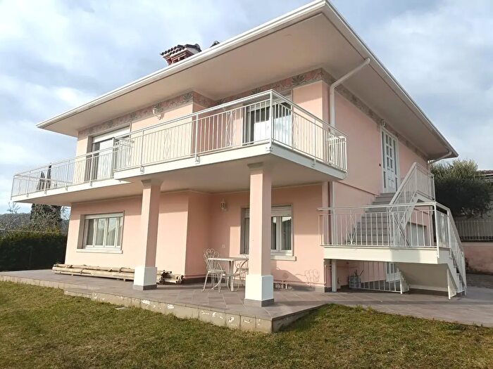 Casa con 5 locali in vendita in Via San Pietro, Roe Volciano