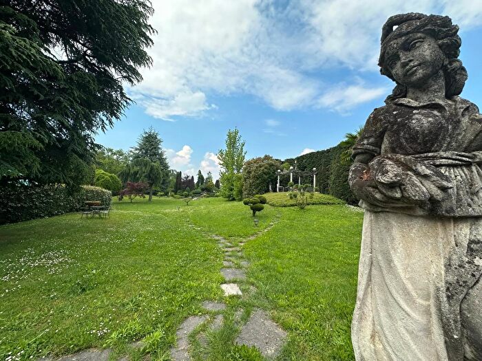 Casa con 7 locali in vendita in Alseno