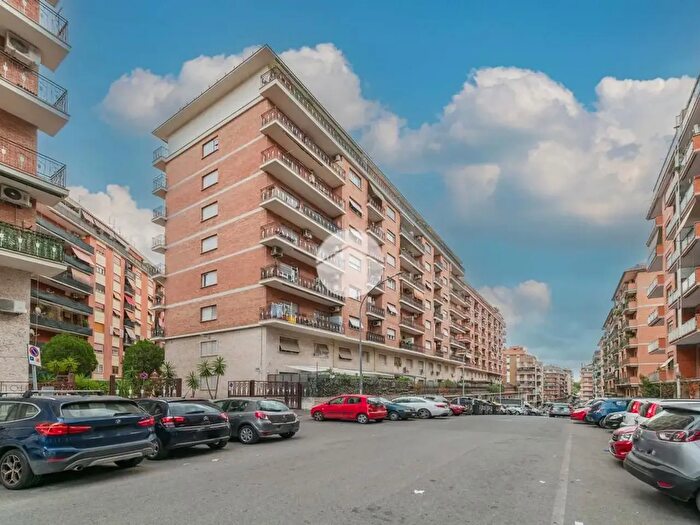 Appartamento bilocale in vendita in Via Eugenio Checchi, Roma