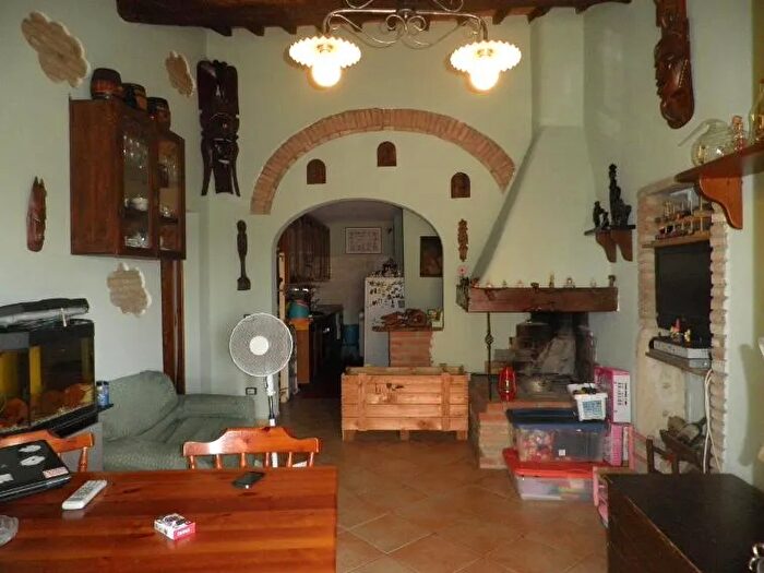 Appartamento trilocale in vendita in Castellina Marittima