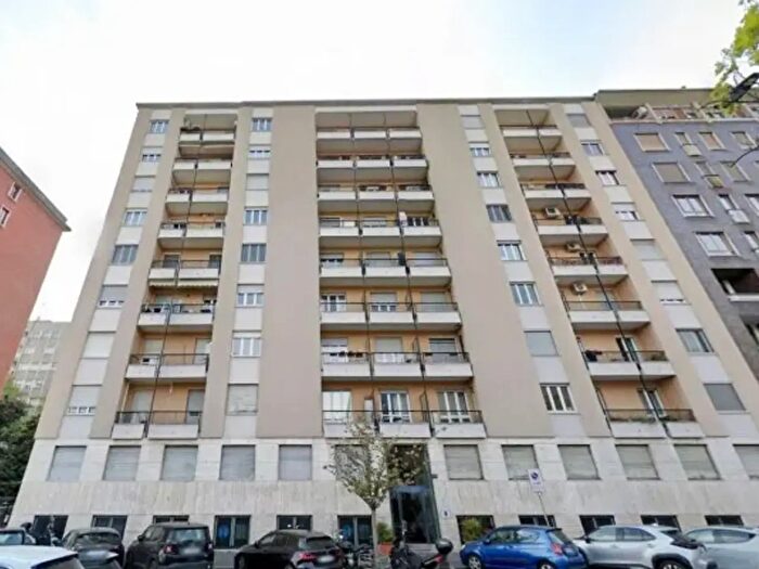 Appartamento trilocale in affitto in G Rossetti, Milano