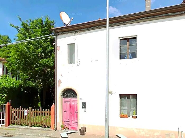 Casa trilocale in vendita in Castellina Marittima