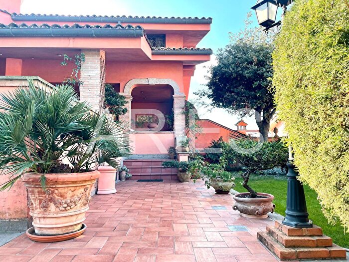 Casa con 6 locali in vendita in Via Licinio Refice, Roma