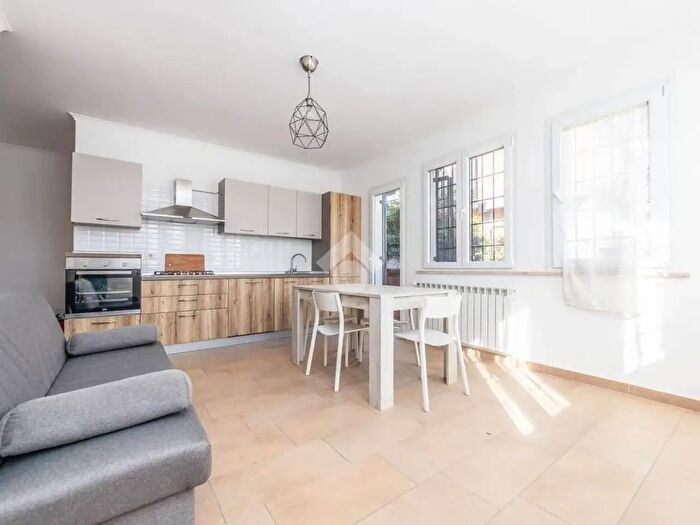 Appartamento trilocale in vendita in Via Casilina, Roma