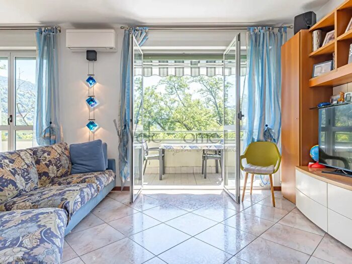 Appartamento trilocale in vendita in Via Ariberto da Intimiano, Como