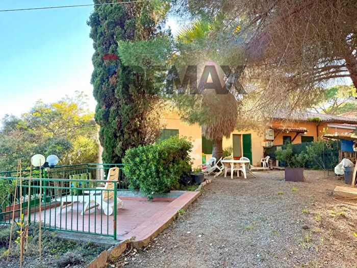 Casa con 6 locali in vendita in Capoliveri