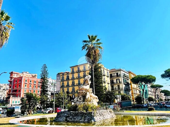 Appartamento con 8 locali in affitto in Viale Antonio Gramsci, Napoli