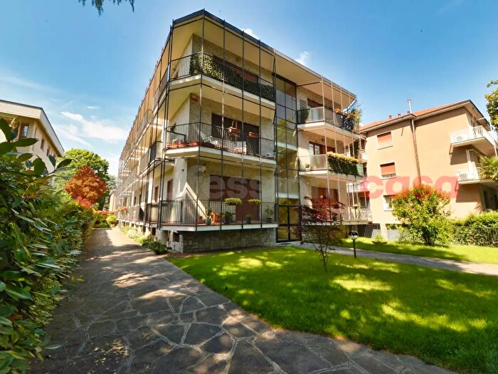 Appartamento con 5 locali in vendita in Viale dei Fiori, Cusano Milanino