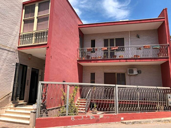 Appartamento con 6 locali in vendita in Via Vincenzo Ampolo, Centro, Surbo