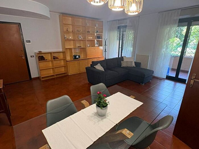 Appartamento trilocale in affitto in Via Spilamberto, Centro, San Donato Milanese