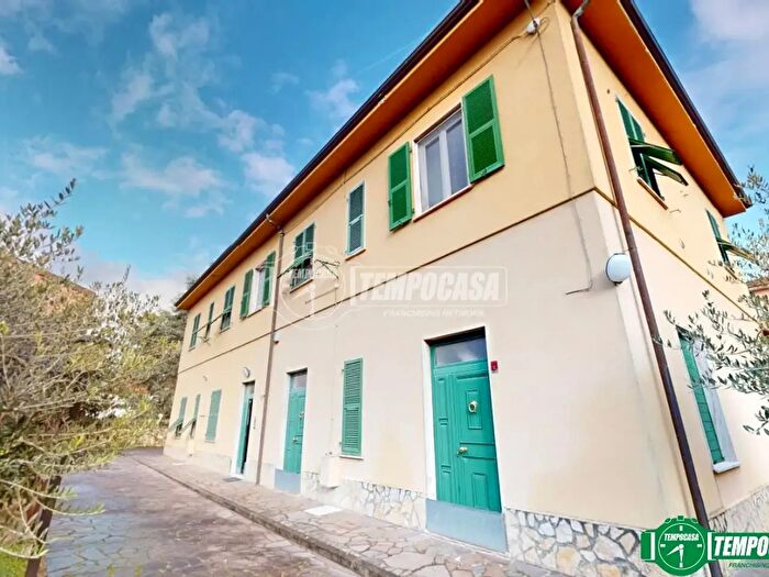 Casa con 8 locali in vendita in Via Aurelia Sud, Arcola