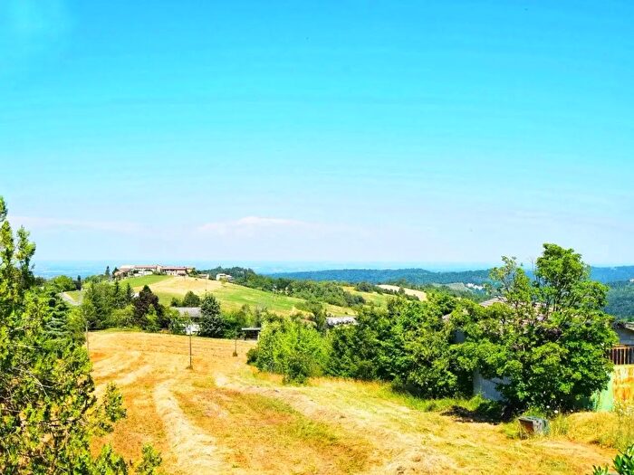 Casa quadrilocale in vendita in Gropparello
