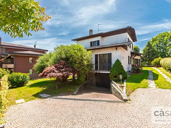 Casa con 10 locali in vendita in Via Santa Maria Maddalena, Varese