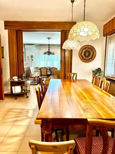 Casa con 6 locali in vendita in Via Dovaro, Lonigo