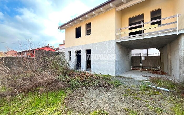 Casa trilocale in vendita in Via Bivanti Mazze, Mazze