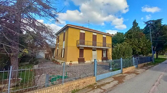 Casa con 5 locali in vendita in Via San Claudio, Spello