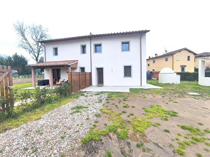 Appartamento quadrilocale in vendita in Via Gracchia, Vicchio