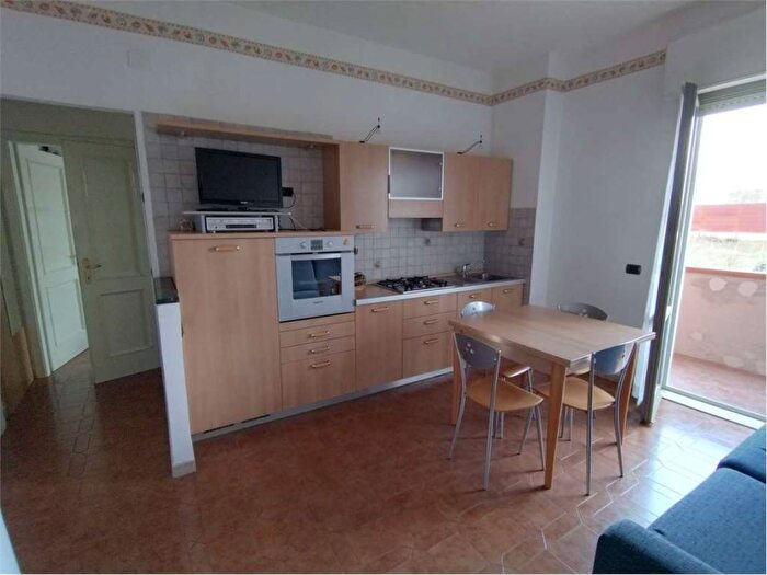 Appartamento bilocale in affitto in via fratelli rosselli, Luni Mare, Luni