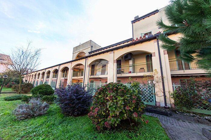 Appartamento con 5 locali in vendita in Via Settimo Milanese, Settimo Milanese