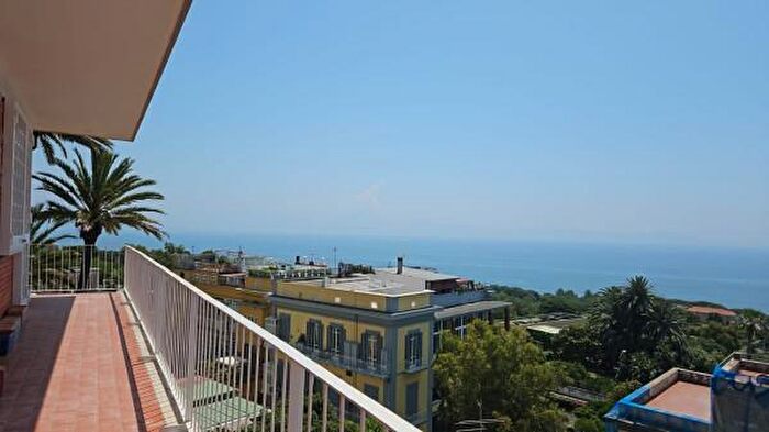 Appartamento con 6 locali in affitto in Via Nicola Ricciardi, Napoli