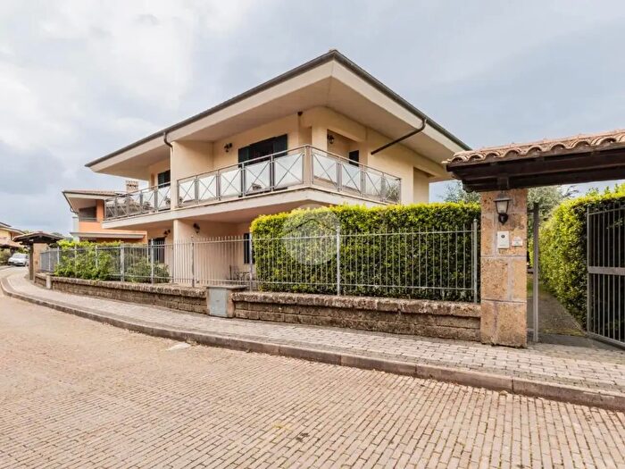 Casa quadrilocale in vendita in Via Terre dei Consoli, Monterosi