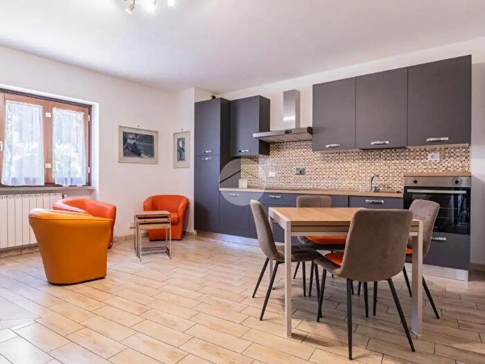 Appartamento con 5 locali in vendita in Via Urbano del Drago, Monterosi