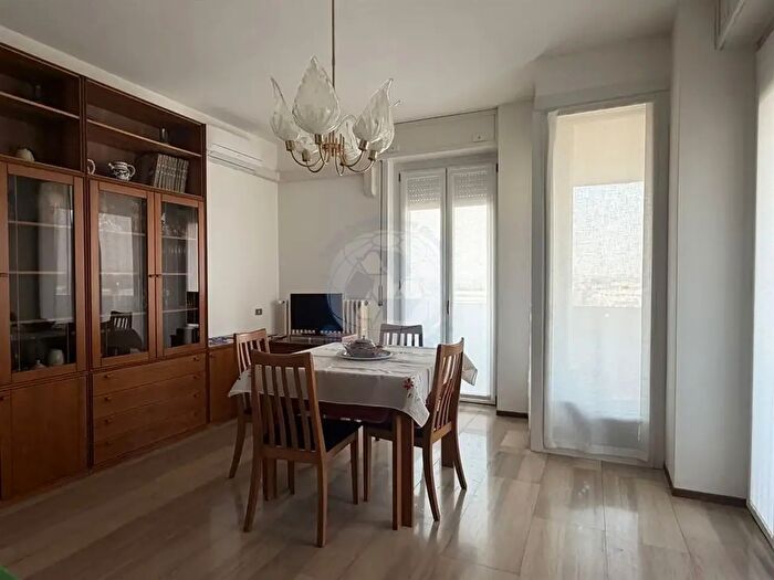 Appartamento trilocale in vendita in Via XXV Aprile, Desio