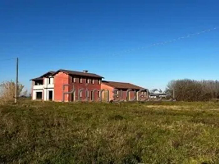 Casa con 6 locali in vendita in Strada Statale Romea, Chioggia
