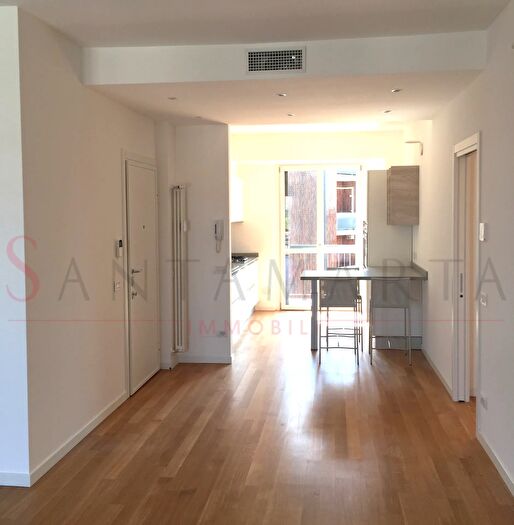 Appartamento trilocale in affitto in Via Bartolomeo Eustachi, Milano