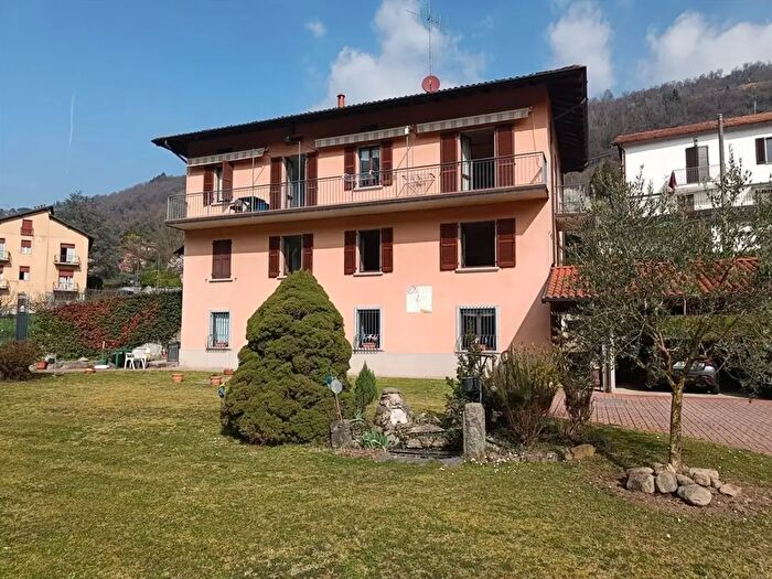 Casa con 12 locali in vendita in Como