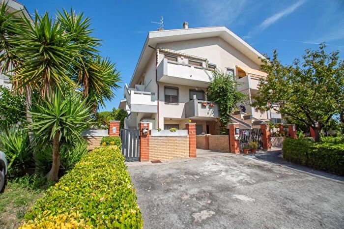 Casa con 8 locali in vendita in Via Tommaso Bruni, Francavilla Al Mare