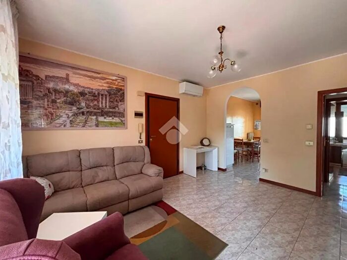 Appartamento con 5 locali in vendita in Via Ravenna, BellariaIgea Marina