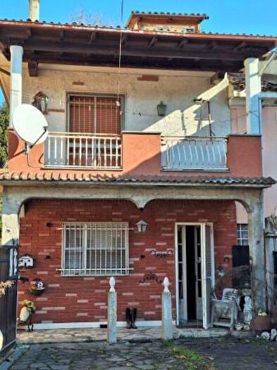 Casa quadrilocale in vendita in Via Roma, Mezzana Bigli