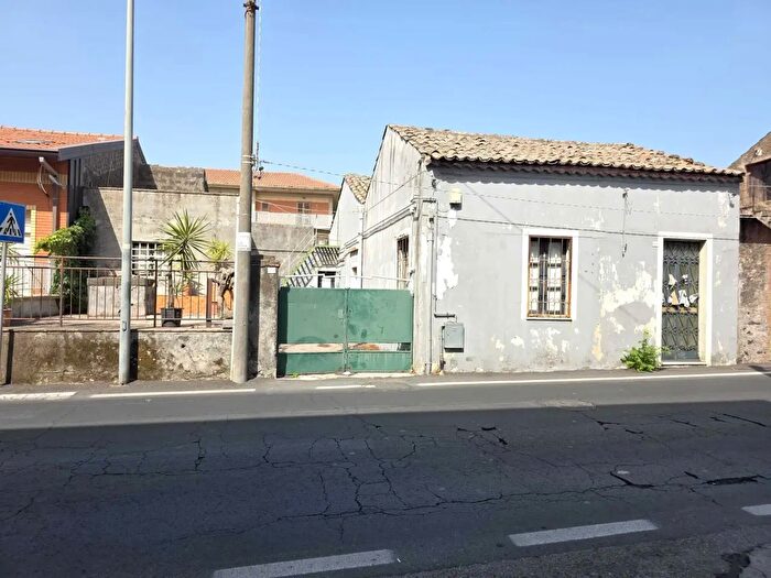 Casa con 7 locali in vendita in Via Etnea, Tremestieri Etneo