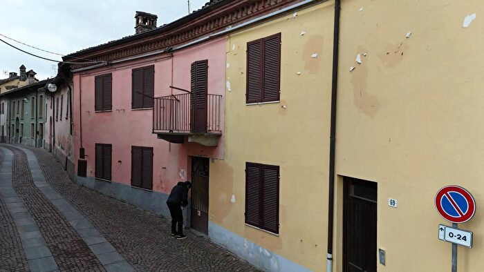 Appartamento con 14 locali in vendita in Via Roma Serralunga dAlba, Serralunga DAlba