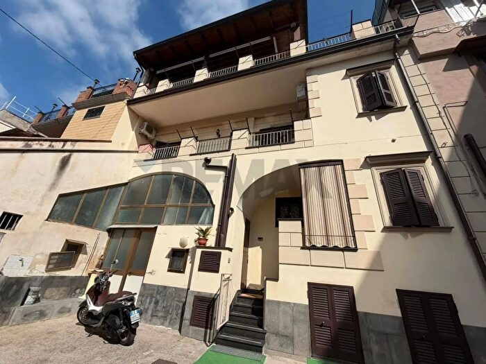 Casa con 6 locali in vendita in Afragola