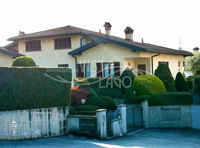 Casa con 5 locali in vendita in Via Vittorio Veneto, Bizzarone