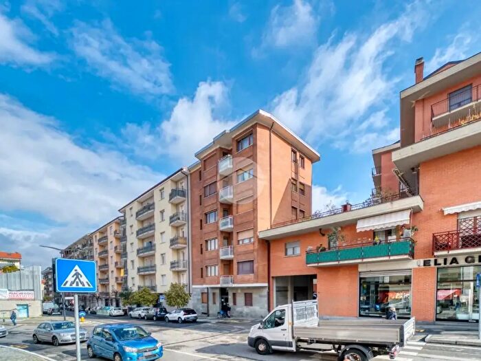 Appartamento trilocale in vendita in Via Napoleone Leumann, Rivoli