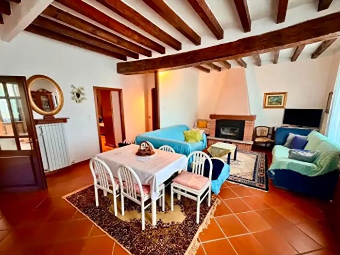Appartamento trilocale in vendita in Via Edmondo De Amicis, Rivergaro